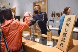 「KIKUSUI蔵GARDEN」の生原酒が出るサーバー=4月、新潟県新発田市