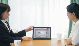 明治安田生命保険の営業職員による住民への情報提供のイメージ