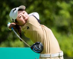 第1日、8アンダーで首位の稲垣那奈子=ゴルフ5カントリーオークビレッヂ