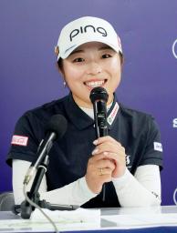 プロアマ戦を終え、記者会見する佐久間朱莉=10日、大洗GC