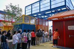 「大阪府立花の文化園」に一部を移設する方針が発表された万博会場のトイレ=10日午後、大阪市此花区の夢洲