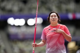 調整する北口榛花=国立競技場