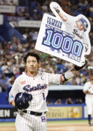 2回、本塁打を放ち通算千得点を達成したヤクルト・山田=神宮