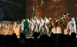 サウジアラビアのナショナルデーで披露された伝統舞踊「アルダ」=23日午後、大阪市此花区の夢洲