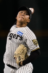 中日戦に先発した阪神・村上=甲子園