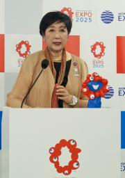 大阪・関西万博の視察後、取材に応じる東京都の小池百合子知事=28日午後、大阪市此花区の夢洲