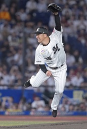 楽天戦に先発したロッテ・美馬=ZOZOマリン