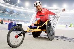 パラ陸上の世界選手権の男子400メートル(車いすT52)で優勝した佐藤友祈=ニューデリー(日本パラ陸連提供・共同)