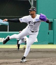 オリックスとの練習試合に登板した阪神・デュプランティエ=兵庫県尼崎市