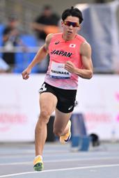 パラ陸上の世界選手権の男子400メートル(視覚障害T13)で銀メダルを獲得した福永凌太=3日(ゲッティ=共同)