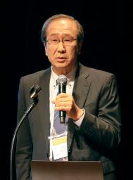 講演する北川進京都大特別教授=22日午前、東京都江戸川区