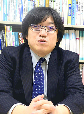 環状交差点の有効性などを指摘する吉田准教授