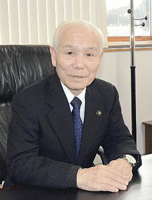 生活環境向上への取り組みを話す冨塚市長
