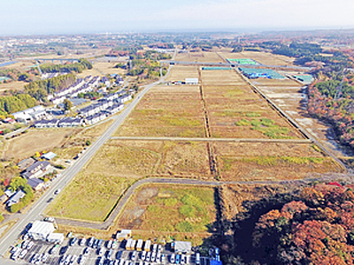 大熊町が大川原地区に整備する復興拠点の予定地上空から太平洋方面を臨む