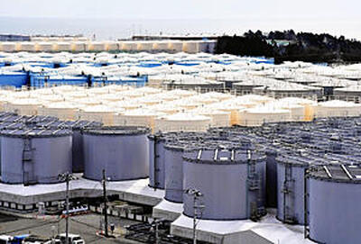 敷地内には放射性物質で汚染された水を浄化した処理水のタンクが林立している