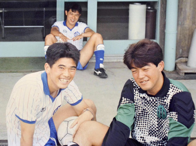 順大時代の私（左）。サッカー人生の中でも不本意な時間を過ごしたが、試合に出られなかった経験が指導者となった今は生かされている