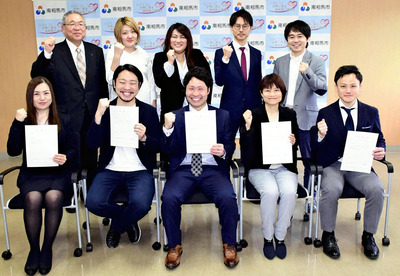 小高に可能性を感じて起業を目指す協力隊員と私（後列右）。彼らと共に小高に１００のビジネスを生み出す取り組みが本格化する