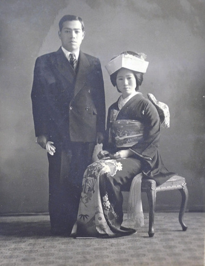 １９４７年２月２４日に結婚した夫と私。５５年の結婚生活は波瀾（はらん）万丈だったが、苦労があったとしても、自分では苦労に感じないほど幸せだった