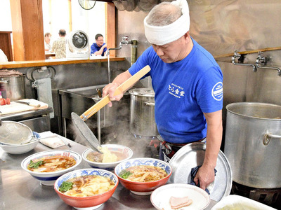 白河ラーメンに細かい定義はない。一から十まで全てを手作りすれば「とら系」といわれる。毎日食べても飽きない味をつくるのが私のラーメン道だ