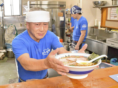 手打ち麺やチャーシュー、タレ、全ての工程で水加減などを量って、最適な分量を数値化した。それで毎日同じ味のラーメンをお客さんに出せるようになった