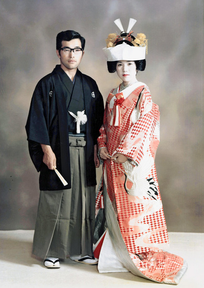 結婚式での夫と私。農家に嫁ぐなんて思ってもみない展開だったが、もう４３年が過ぎた。嫁ぎ先が果樹農家だったのが幸いしたようだ