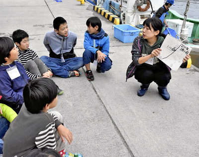 久之浜の子どもでも漁師の仕事や漁業の現状を知らない子が増えている。私は漁業のまちの原風景を子どもたちに伝えていきたい