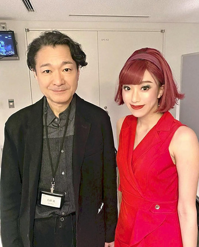 白井さん（左）の一声で新たな道が開けた。いつか私が演出した作品を白井さんに見てもらえるよう精進したい