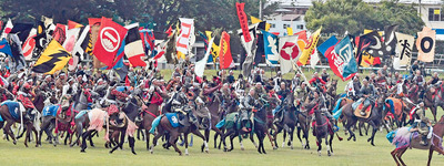 相馬野馬追を彩る指旗は騎馬武者たちの誇りだ。私は旗印を見れば、どこの誰かすぐ分かるぐらい、一枚一枚心を込めて染め上げている