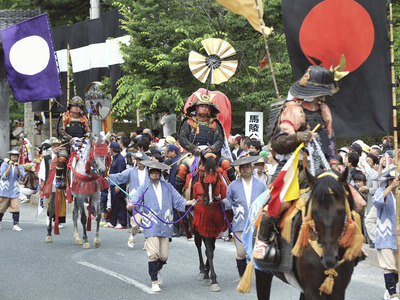 困難を乗り越えて行われた２０１１年の「相馬三社野馬追」。野馬追の開催でようやく古里の復興が始まったと思った