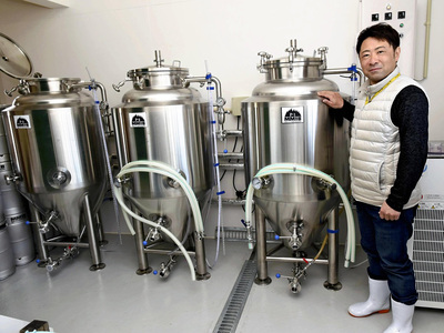 ついにクラフトビール醸造所「南会津マウンテンブルーイング」のオープンを果たした。新たな挑戦に地元から不安視する声もあったが、成功しか頭になかった＝２０１８年４月