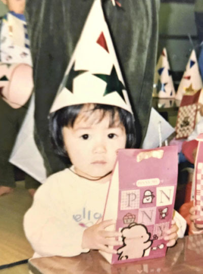 幼い頃の私。初めてスキーをやったのは２歳頃だが記憶にはない。その後、モーグルの魅力にどっぷりと漬かっていくことになる