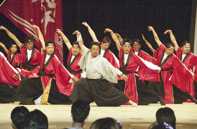 よさこいに励む私（中央）。ダンスや踊りとは無縁だったが、夢中になれるものに出合うことができた