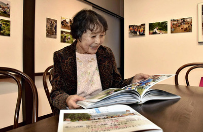 津島地区の写真集を出版した馬場さん。「津島の日常を忘れないでほしい」と思いを語る