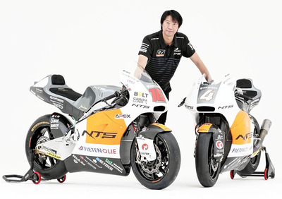自社で車体を開発・製造した競技用バイクと私。幅広い分野で戦える製造技術を磨いてきた