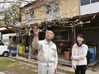 今年も春が来た。これからも妻奈央子（右）と一緒に東和で、私なりにみんなに面白いと思ってもらえるような自然と共生する農業を「見える化」していきたい