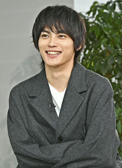 「幅広い世代の人に作品を楽しんでほしい」と話す神尾楓珠さん＝郡山市