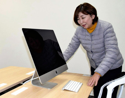 事務所の準備に取り組む野口さん。今回の入居が大熊町への帰還にもつながり「骨を埋めるつもり」と語る