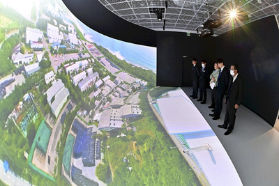 中間貯蔵施設を映像で体験できるバーチャルシアター＝７日午後、大熊町