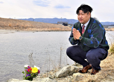 亡き祖父を思い、古里で生きる決意を固めた猪狩さん＝富岡町