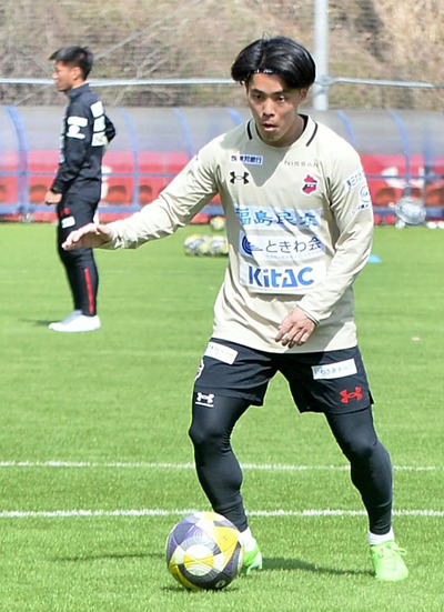 主力の座を狙い、闘志を燃やすＭＦ加藤＝いわきＦＣフィールド