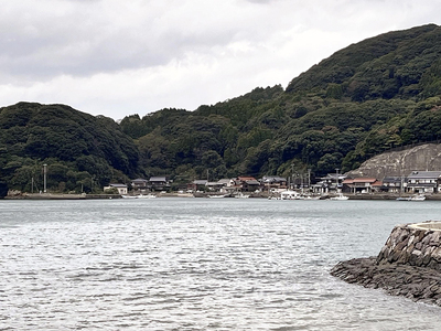 雄大な玄界灘に面した佐賀県玄海町。核のごみの受け入れを巡り港町に波紋が広がっている