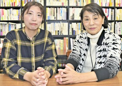 富岡町で学習塾を再開する川崎葉子さん（右）と瑞穂さん