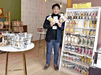 来店を呼びかける松崎さん
