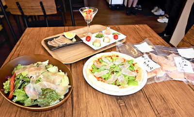 新商品「川俣シャモの生ハム」を使った料理の数々