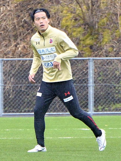 <b>しらい・はるき</b>　栃木県出身。矢板中央高、法政大を経てＪ２長崎に加入。期限付き移籍で今季加入。身長１８２センチ、体重７７キロ。２４歳。