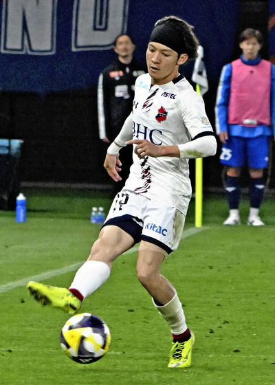 「次こそは絶対に負けない」と闘志を燃やすＭＦ加瀬＝２５日、長崎市・ピーススタジアム