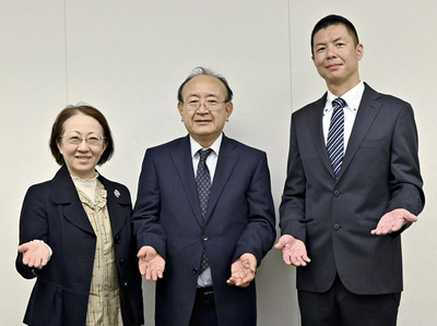 来場を呼びかける（左から）森山雅代さん、森山盛吉さん、奥山さん