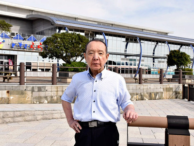 大きな商業施設や観光施設が立ち並ぶ小名浜は、震災からの復興を象徴する場所でもあると考えています。この場所から海産物の魅力を届け続け、復興を後押ししたいと思います