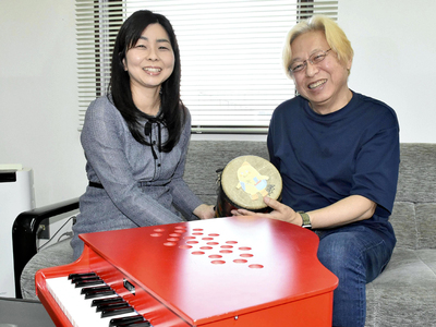 来場を呼びかける金子さん（右）、神田さん
