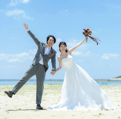 私（左）と妻琴音は共に玉川村で協力隊員を務める。これからも夫婦で力を合わせ、村を盛り上げていきたい